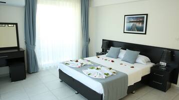 4 chambres, coffres-forts dans les chambres, fer et planche Ă repasser