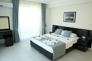 4 Schlafzimmer, Zimmersafe, Bügeleisen/Bügelbrett, Reisekinderbett