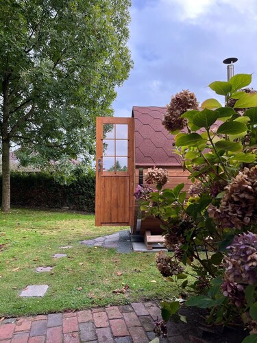 Ruhe und Charme - Stilvoll renoviertes Landhaus mit großem Garten und Sauna