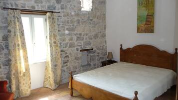 5 bedrooms, iron/ironing board, travel crib, free WiFi