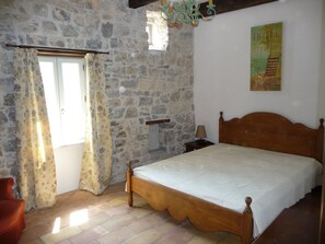 5 soverom, strykejern/-brett, reiseseng for barn og wi-fi (inkludert)