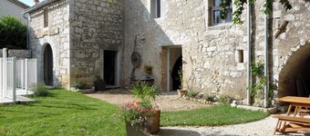 Le Mas des Bignones, Provençal farmhouse: pool, fenced garden, south of Ardèche