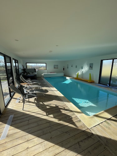 House Year-round heated private indoor pool with SPA