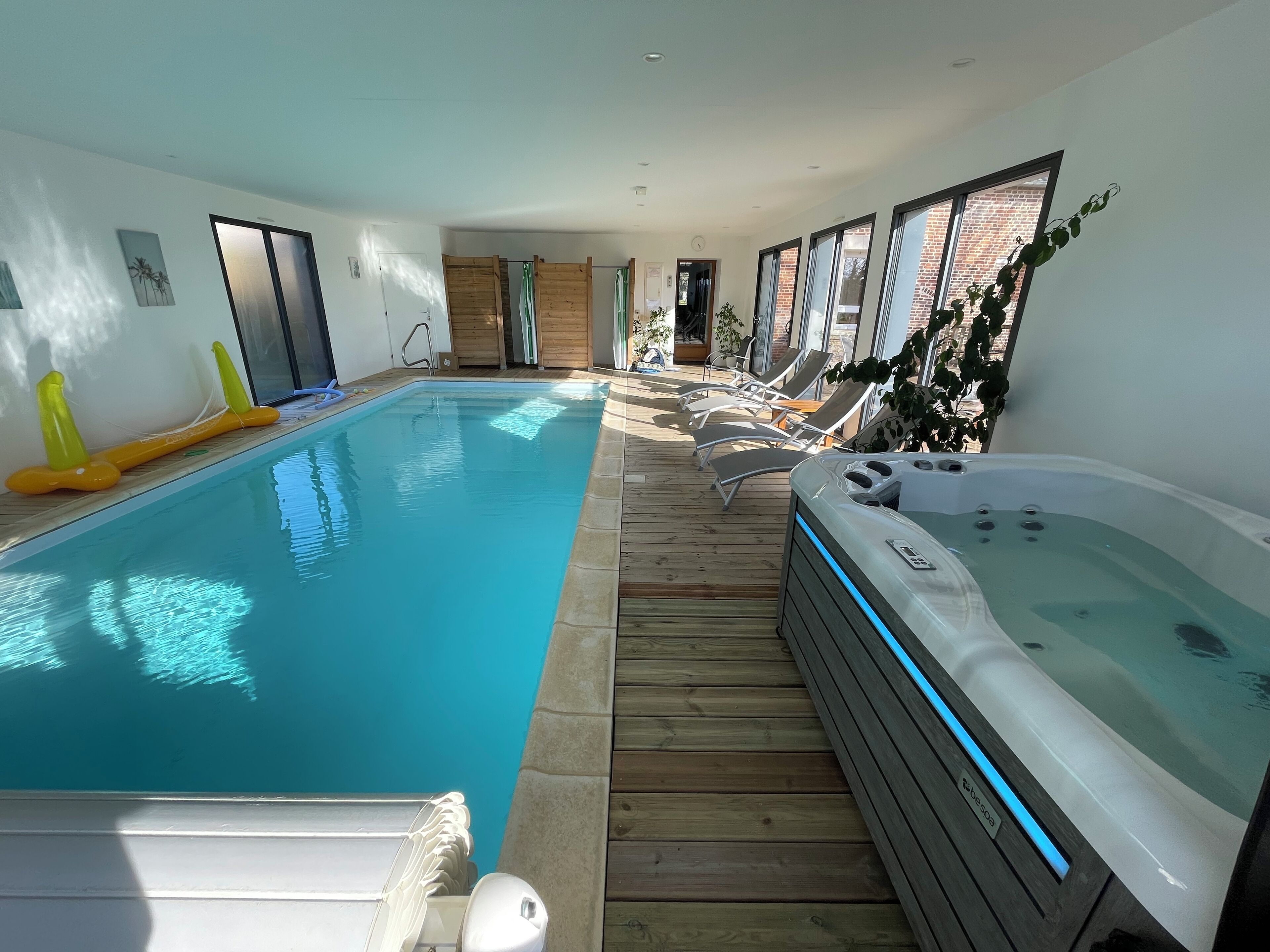 Inomhuspool och uppvärmd pool