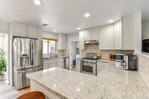 Fridge, microwave, oven, stovetop - Family Style Home - Pets & central!! (Flagstaff)