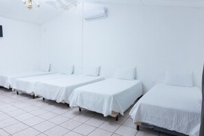 トラディショナル ルーム | 1 室のベッドルーム、WiFi (無料)、ベッドシーツ