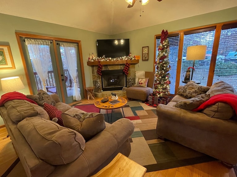 Bear Pause, A Perfect Family Vacation Home, Minutes From Attractions! - Pigeon Forge, TN