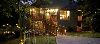 Bear Pause, a perfect family vacation home, minutes from attractions!
