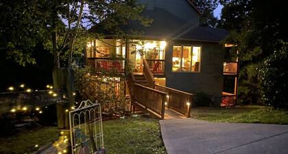 Bear Pause, a perfect family vacation home, minutes from attractions!