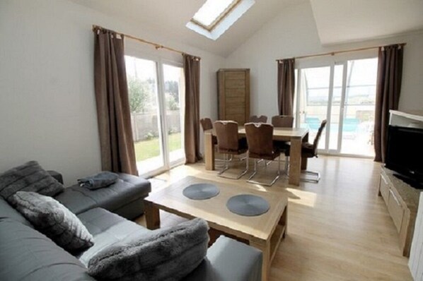 Smart TV, books, music library