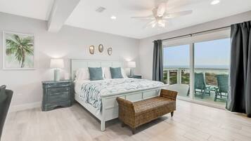 4 quartos, escrivaninha, ferros/tábuas de passar roupa, berço de viagem