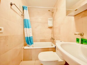 Badewanne, Haartrockner, Shampoo