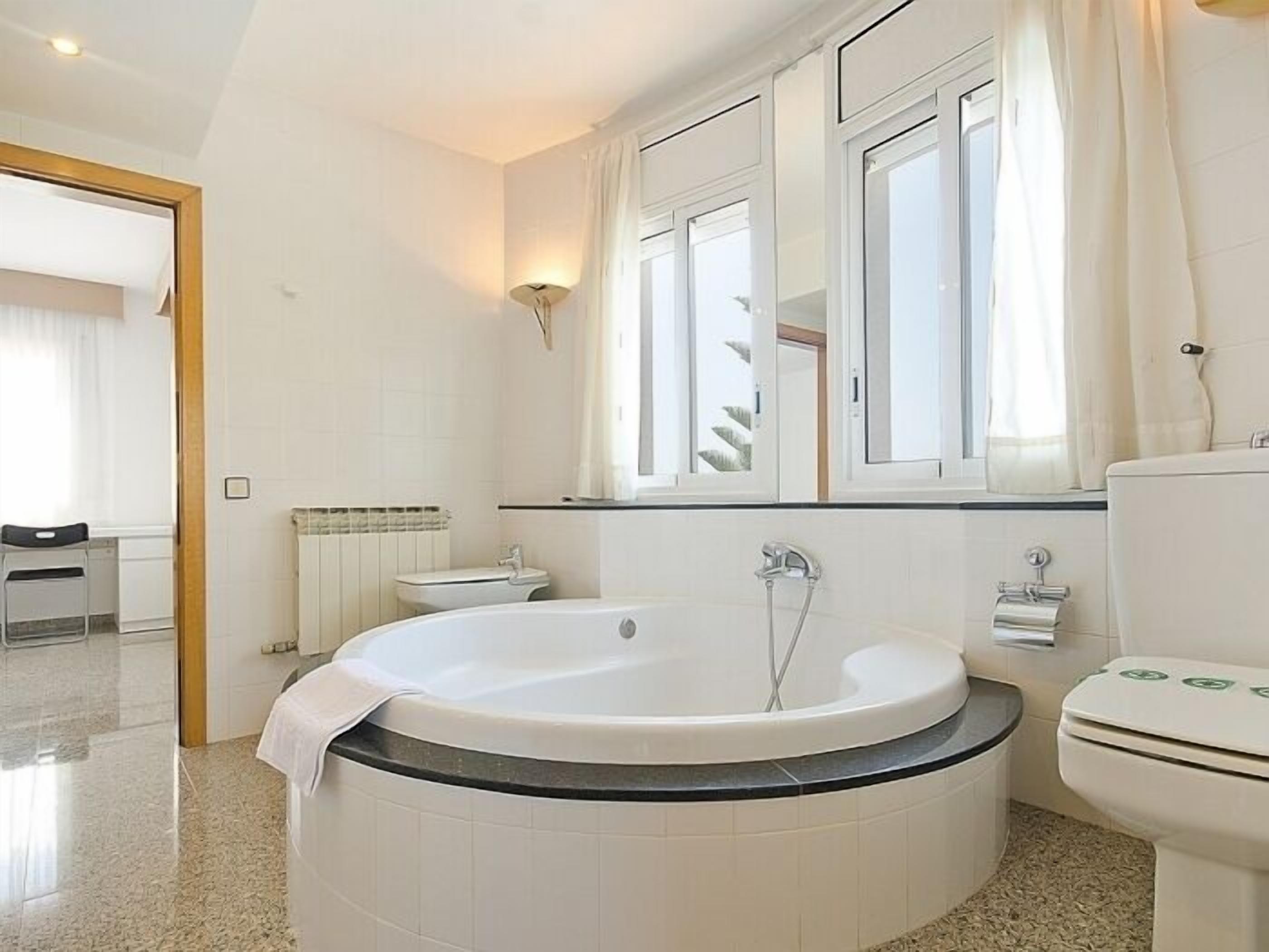 Bathtub, hair dryer, towels