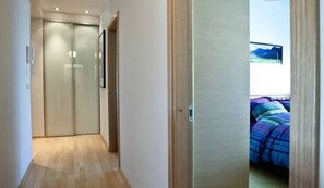 2 makuuhuonetta, silitysrauta/-lauta, ilmainen Wi-Fi, vuodevaatteet