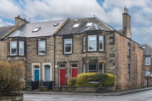 Exterior - Ryehill Gardens Apartment - sleeps up to 14 (Edinburgh)