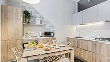 Coffee/tea maker, fridge, microwave, oven