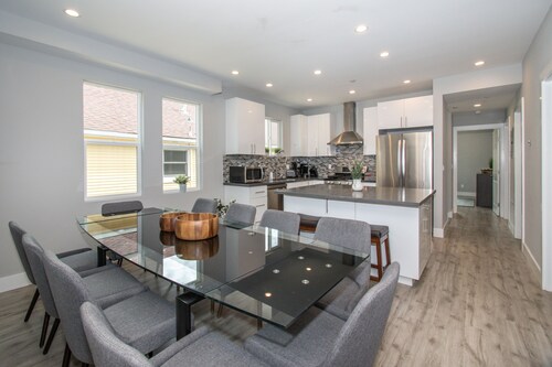 Luxury living minutes from the heart of SF! One block away from Bart station.