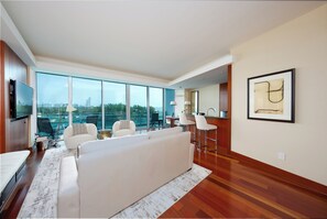 Smart TV - Ritz Carlton Hotel at Bal Harbour FL, 1147ft2! (Bal Harbour)