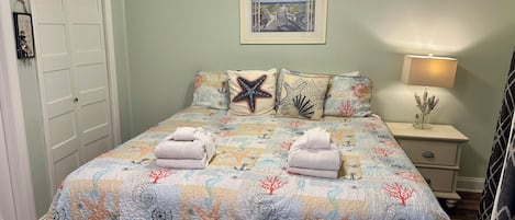 1 bedroom, iron/ironing board, internet, bed sheets