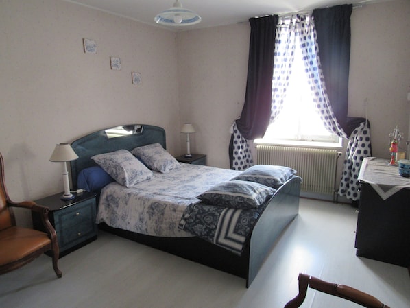 4 bedrooms, in-room safe, iron/ironing board, travel cot