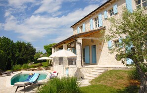 Pool - Detached stone villa with stunning views, private pool, WLAN, outdoor barbecue (Sovinjak)