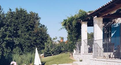 Detached stone villa with stunning views, private pool, WLAN