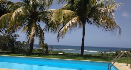 ALOE, ylellinen huvila, jolta on panoraamanäköala merelle Saint-Françoisissa Guadeloupessa