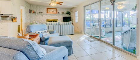 Smart-TV, peis og bøker