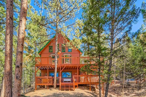 Superb Three Acre Mountain View Home for Reunions/Families 