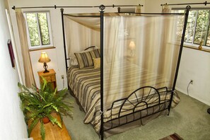 3 bedrooms, desk, iron/ironing board, travel cot