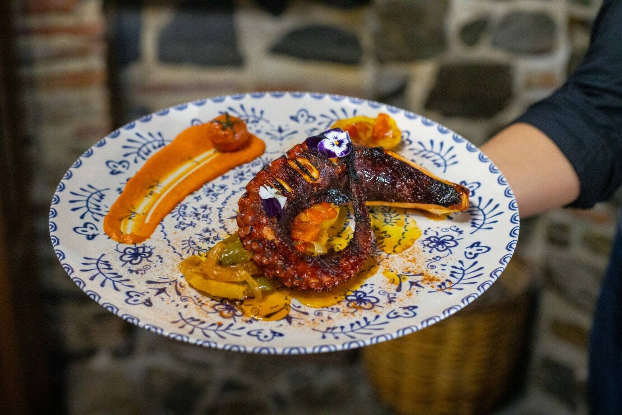 breakfast, lunch and dinner served