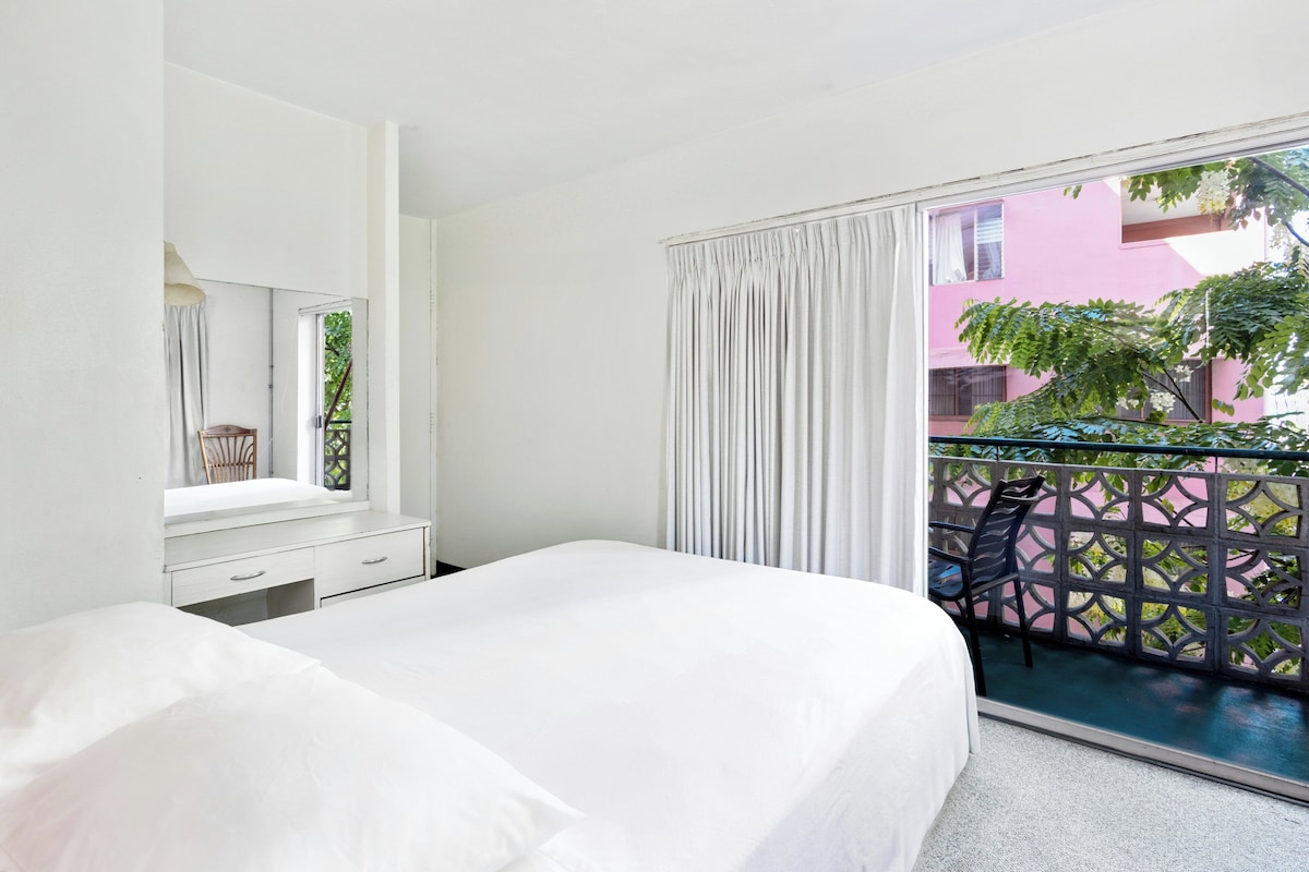 Standard Room, 1 Queen Bed | Egyptian cotton sheets, premium bedding, desk, laptop workspace