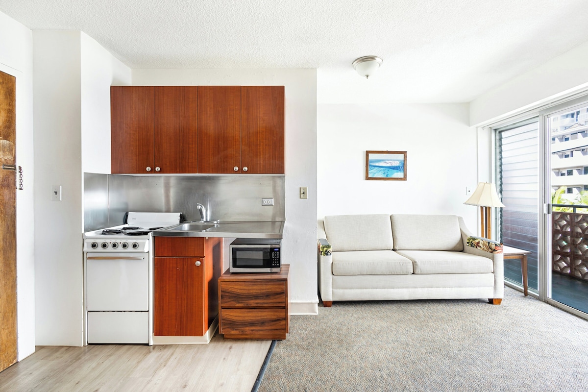 Suite, 1 Bedroom, Kitchen (King & Sofa Sleeper) | Egyptian cotton sheets, premium bedding, desk, laptop workspace