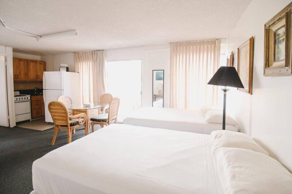 Suite, 1 Bedroom, Kitchen (Queen & 2 Doubles) | Egyptian cotton sheets, premium bedding, desk, laptop workspace