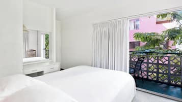 Standard Room, 1 Queen Bed | Egyptian cotton sheets, premium bedding, individually decorated