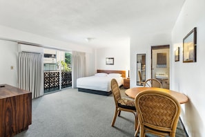 Egyptian cotton sheets, premium bedding, individually decorated - Royal Grove Waikiki (Honolulu)