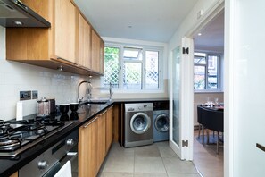 House, Multiple Beds, Non Smoking | Private kitchen