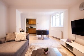 House, Multiple Beds, Non Smoking | Living room