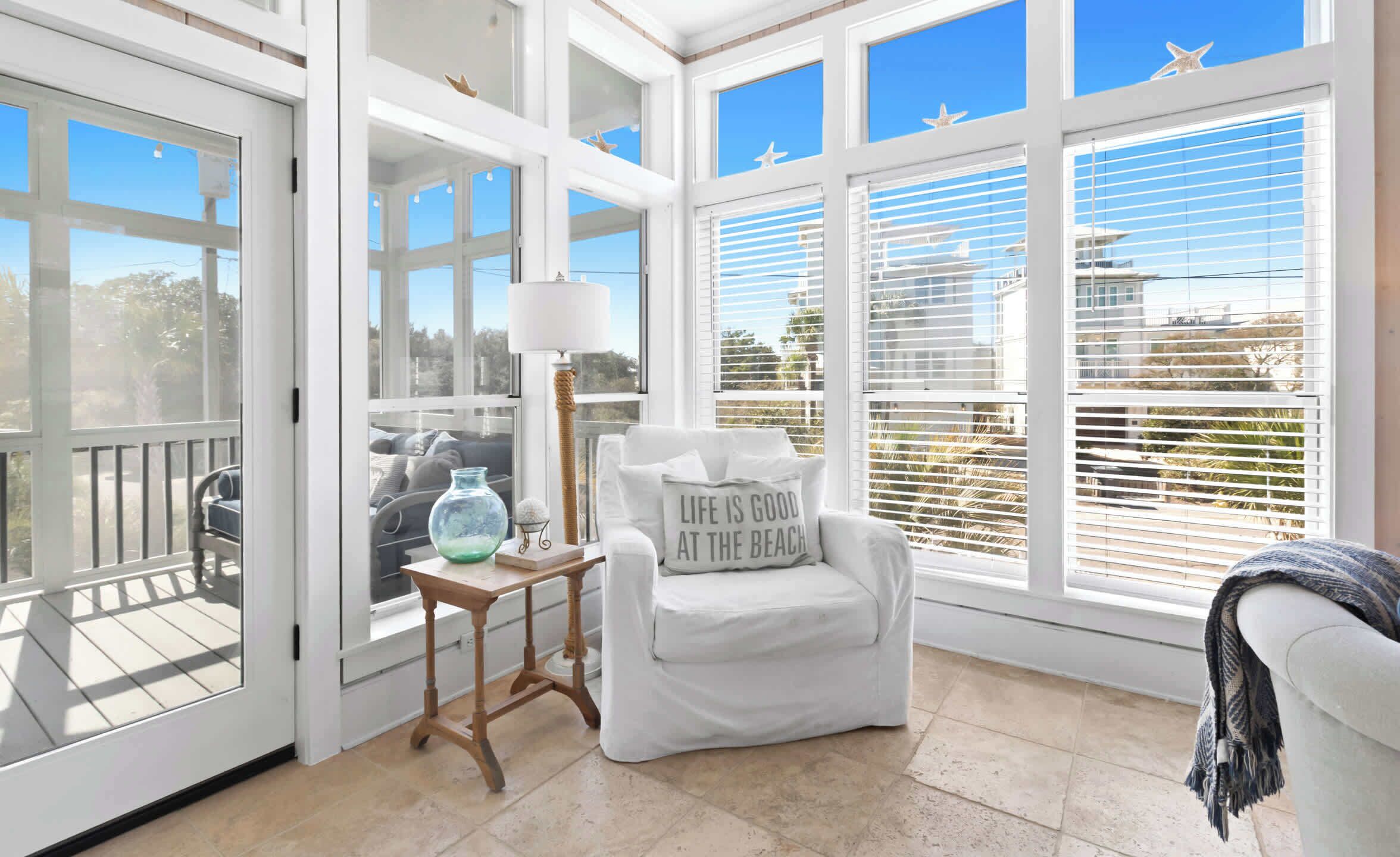 Una Smart TV, una oficina