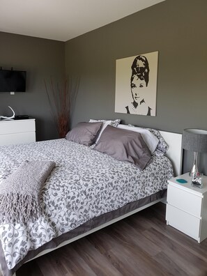 4 Schlafzimmer, Schreibtisch, Bügeleisen/Bügelbrett, WLAN