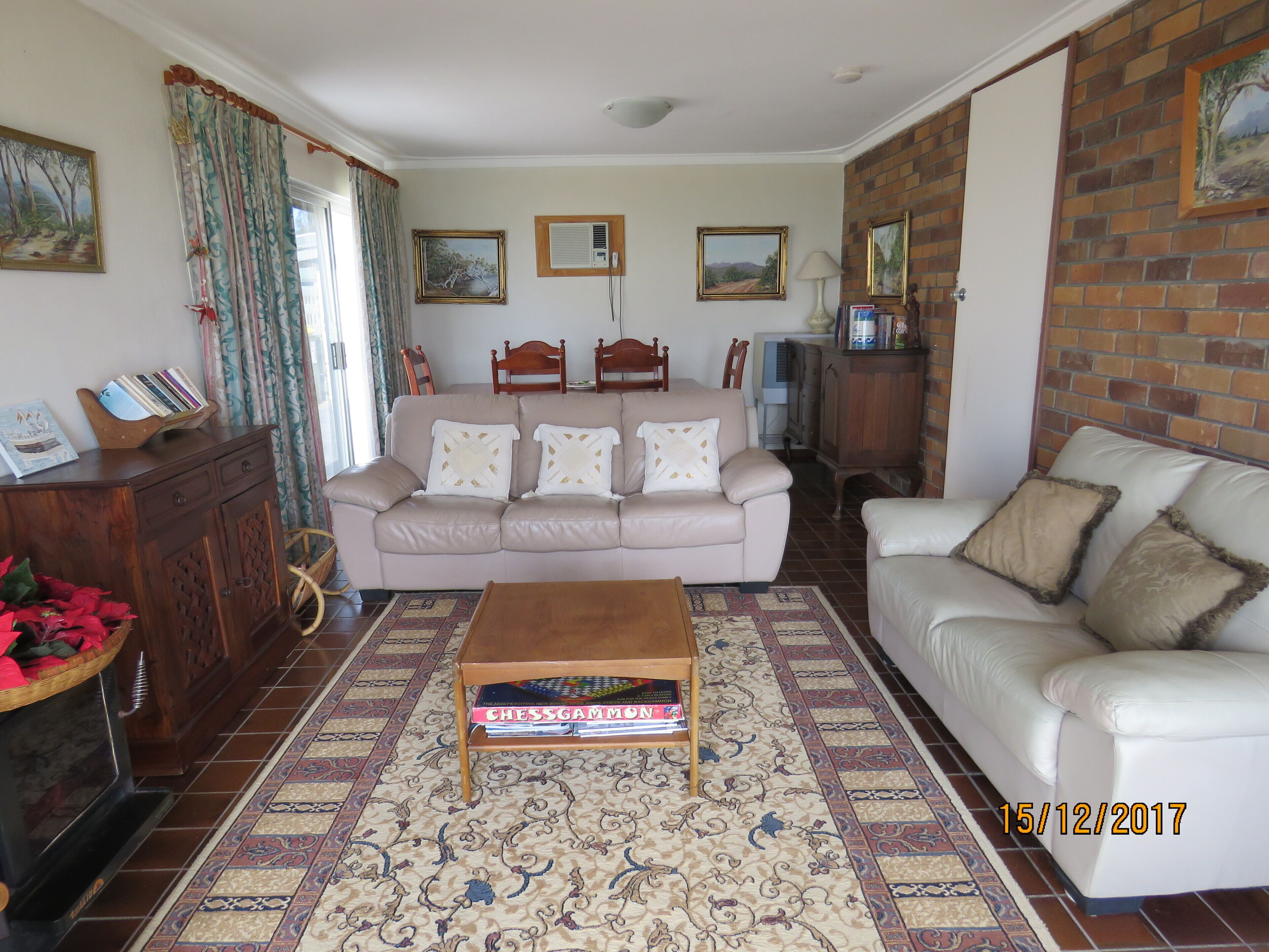 Beachfront Holiday House - Pet friendly Ocean Frontage — image 8