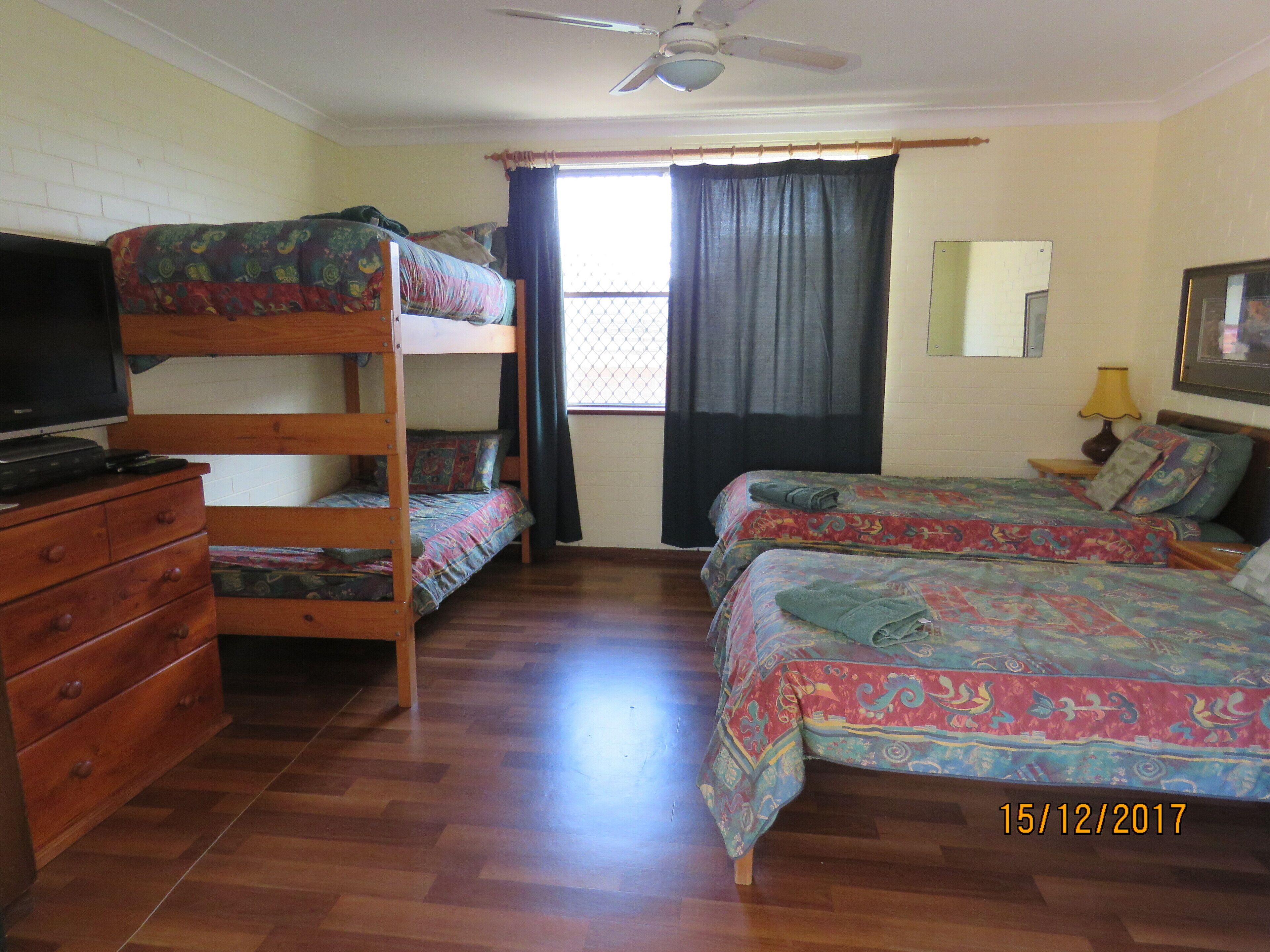 Beachfront Holiday House - Pet friendly Ocean Frontage — image 5