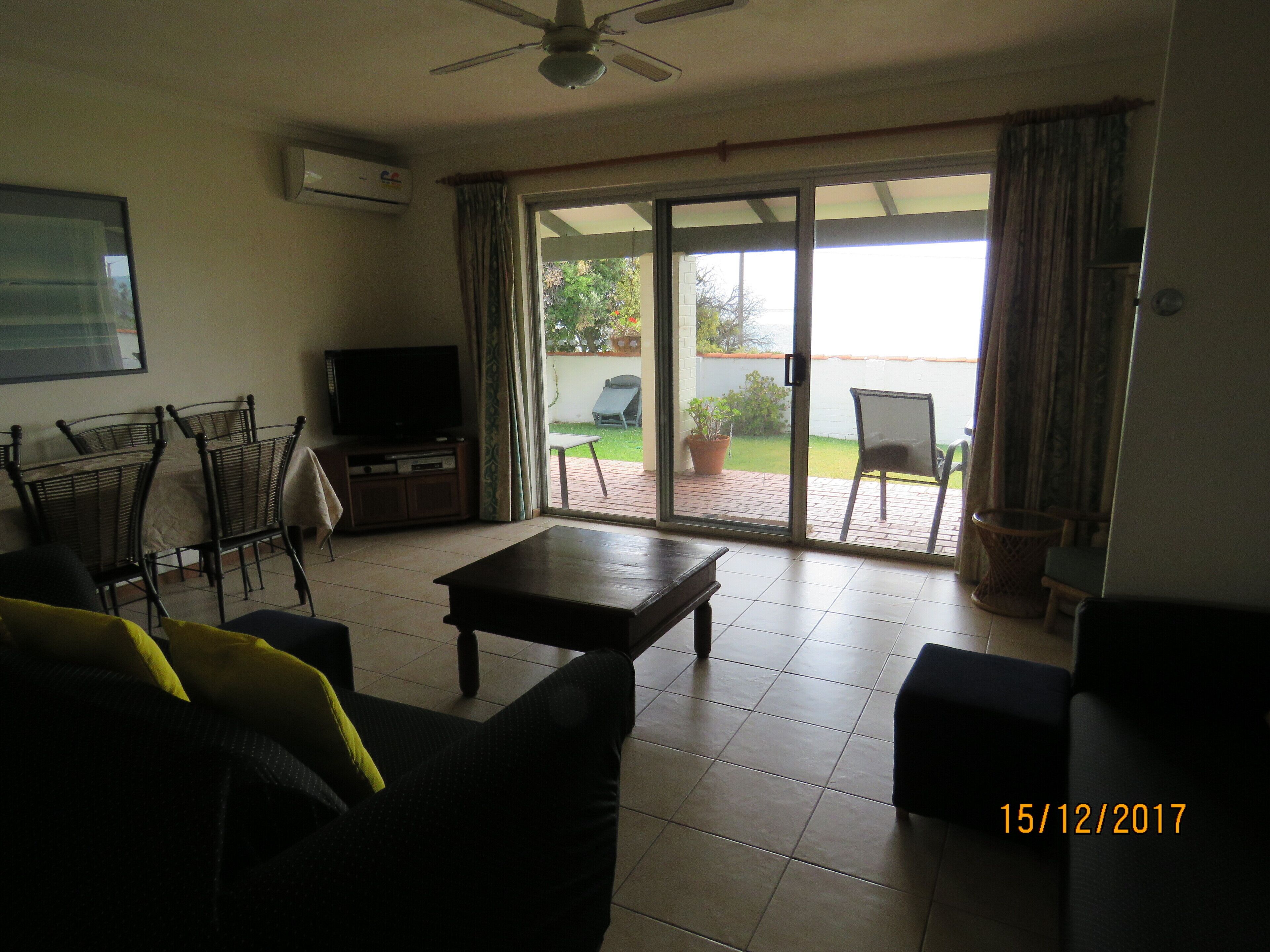 Beachfront Holiday House - Pet friendly Ocean Frontage — image 6