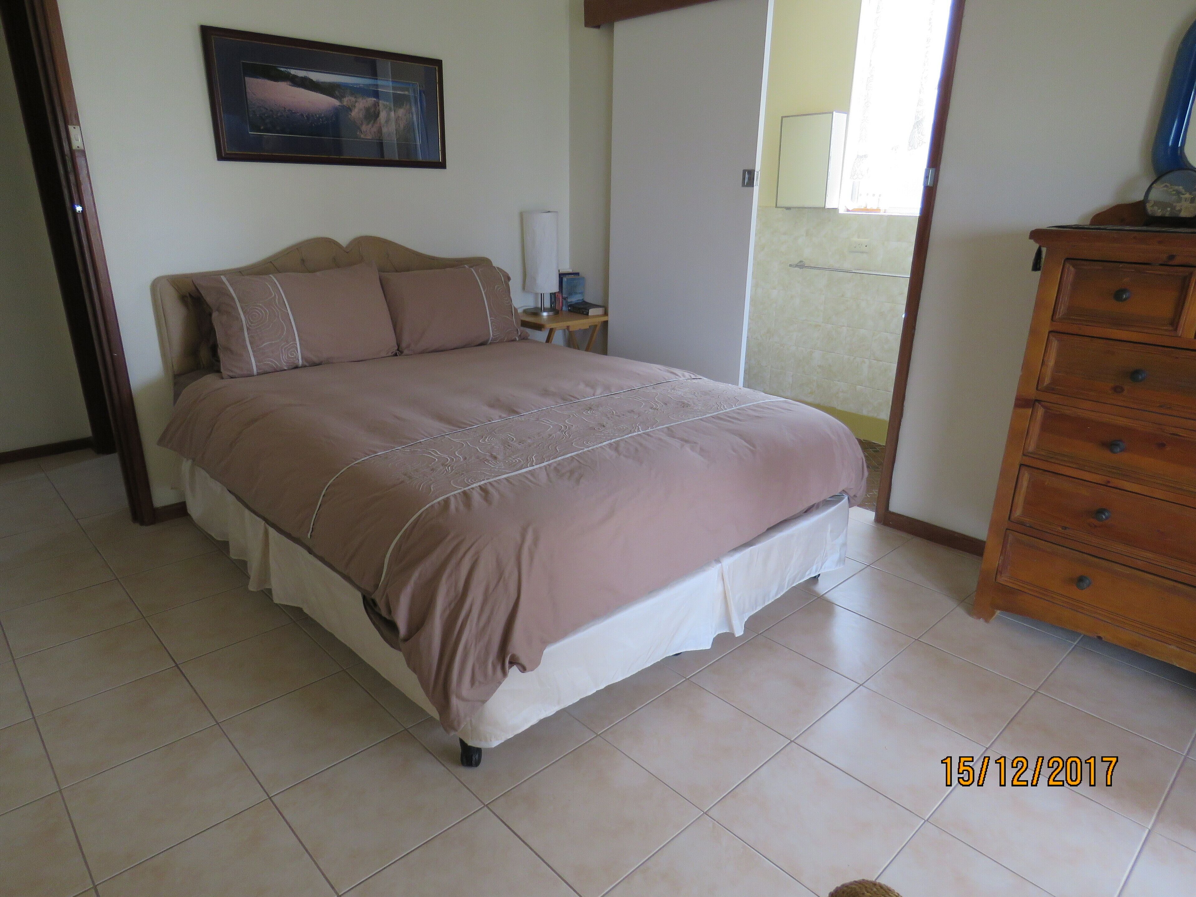 Beachfront Holiday House - Pet friendly Ocean Frontage — image 12