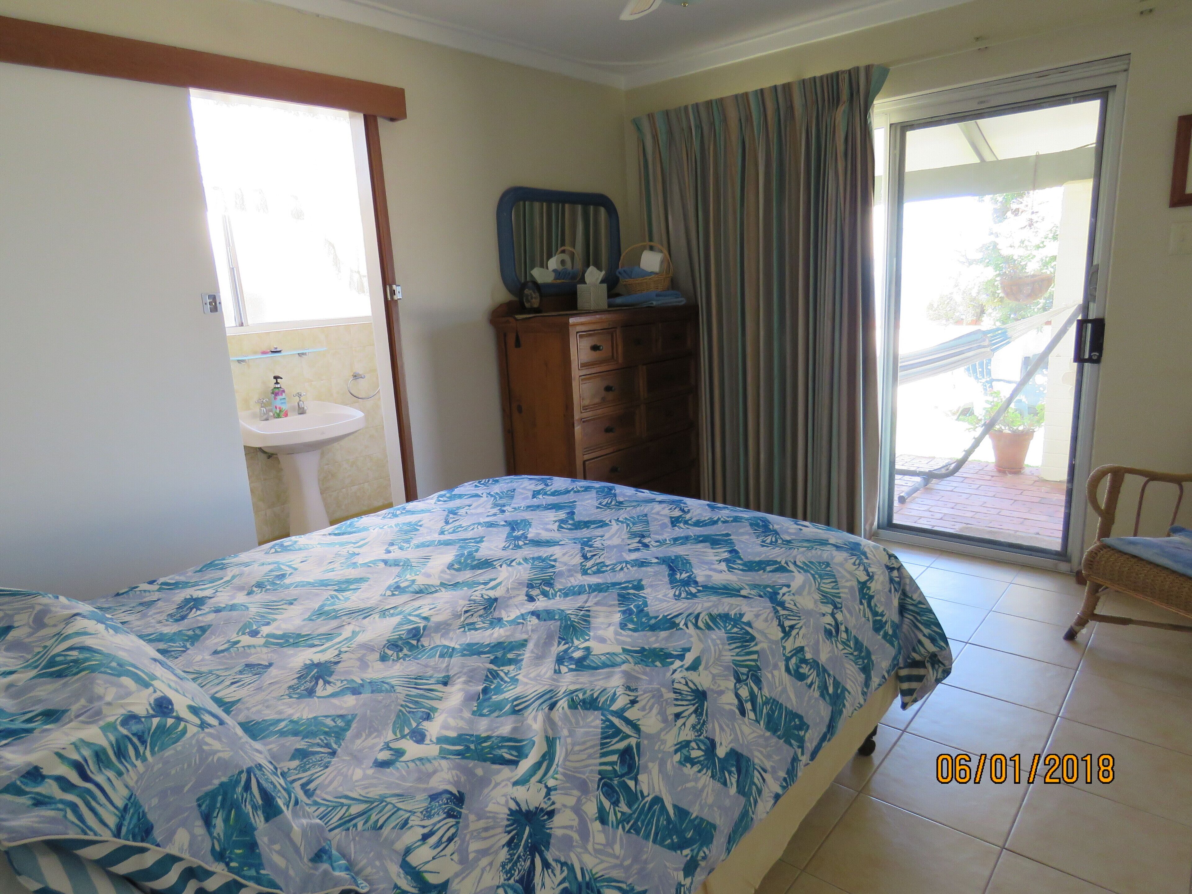 Beachfront Holiday House - Pet friendly Ocean Frontage — image 17