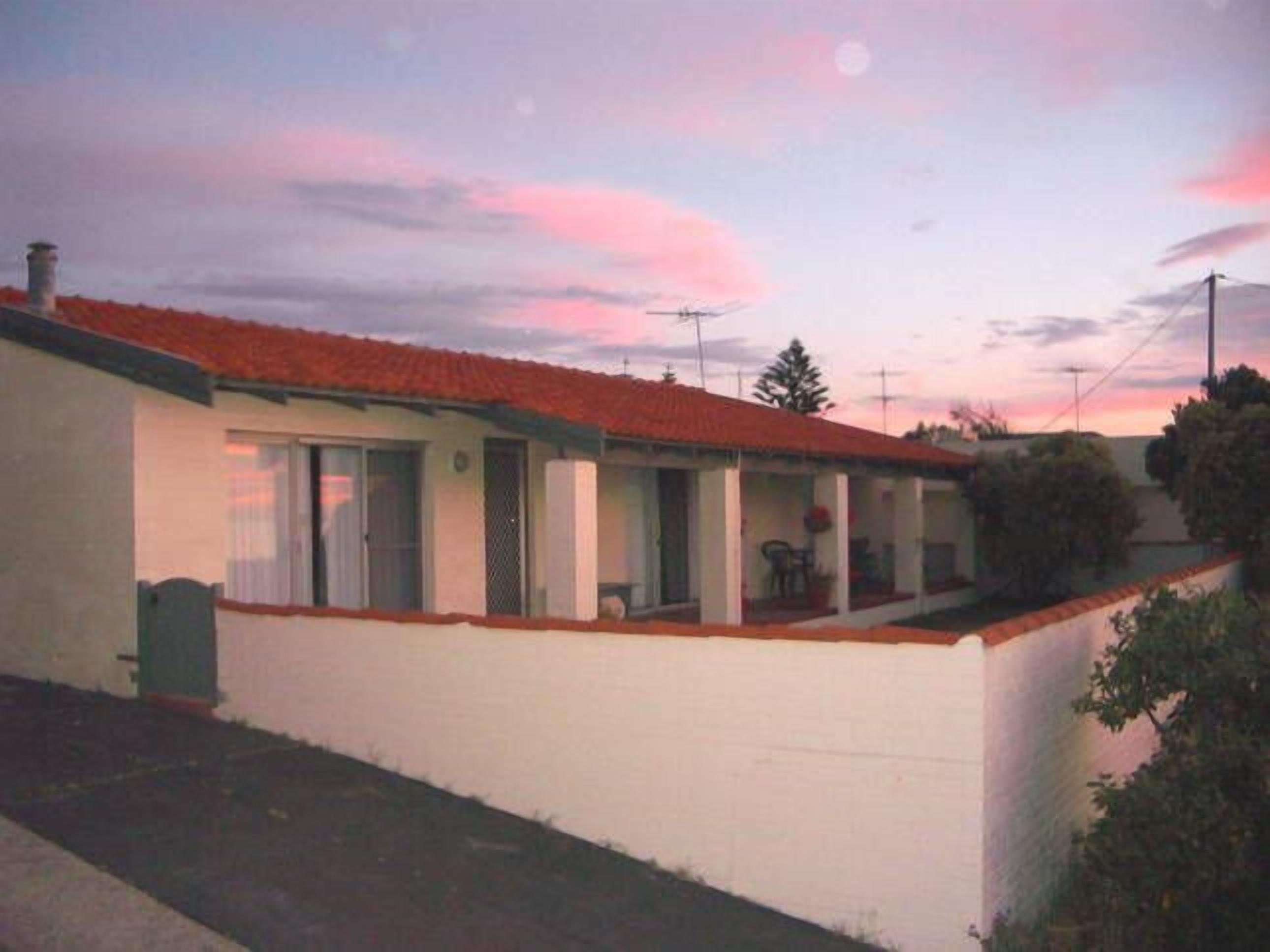 Beachfront Holiday House - Pet friendly Ocean Frontage — image 22