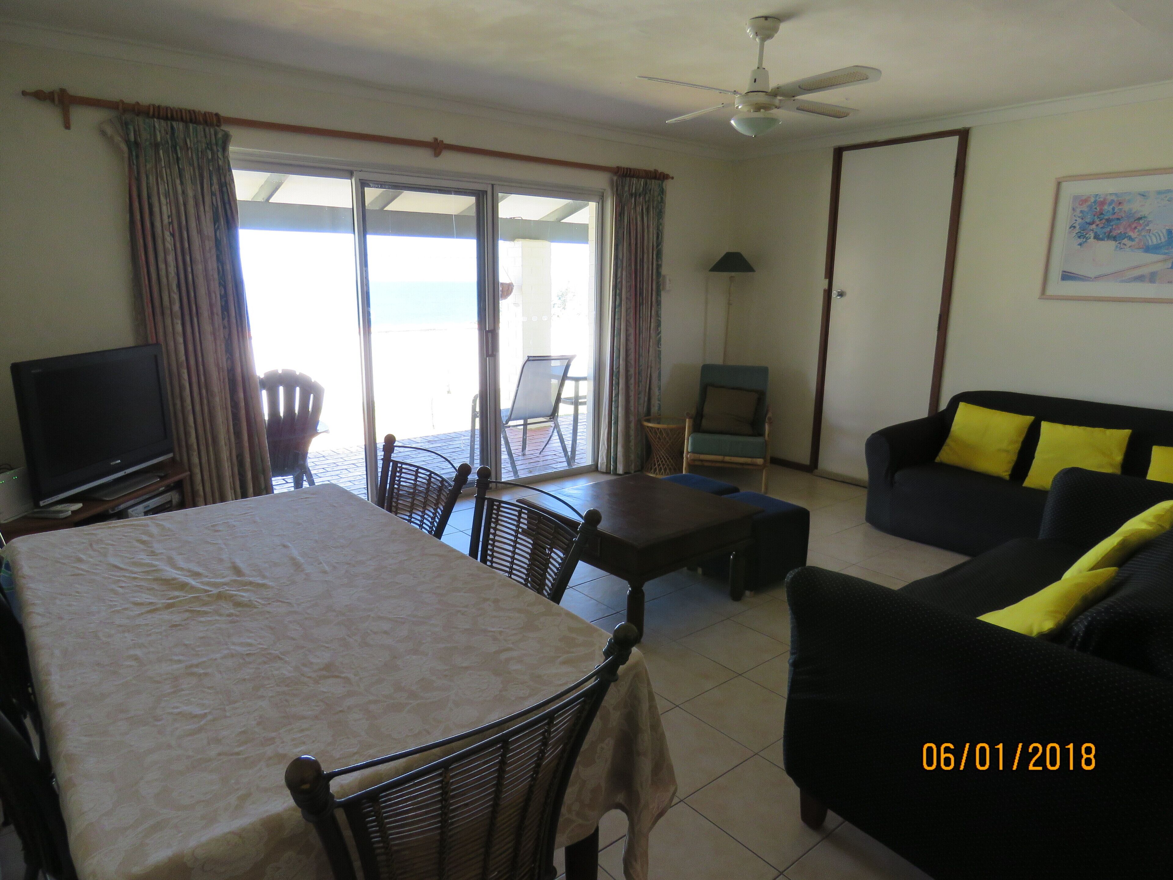 Beachfront Holiday House - Pet friendly Ocean Frontage — image 16