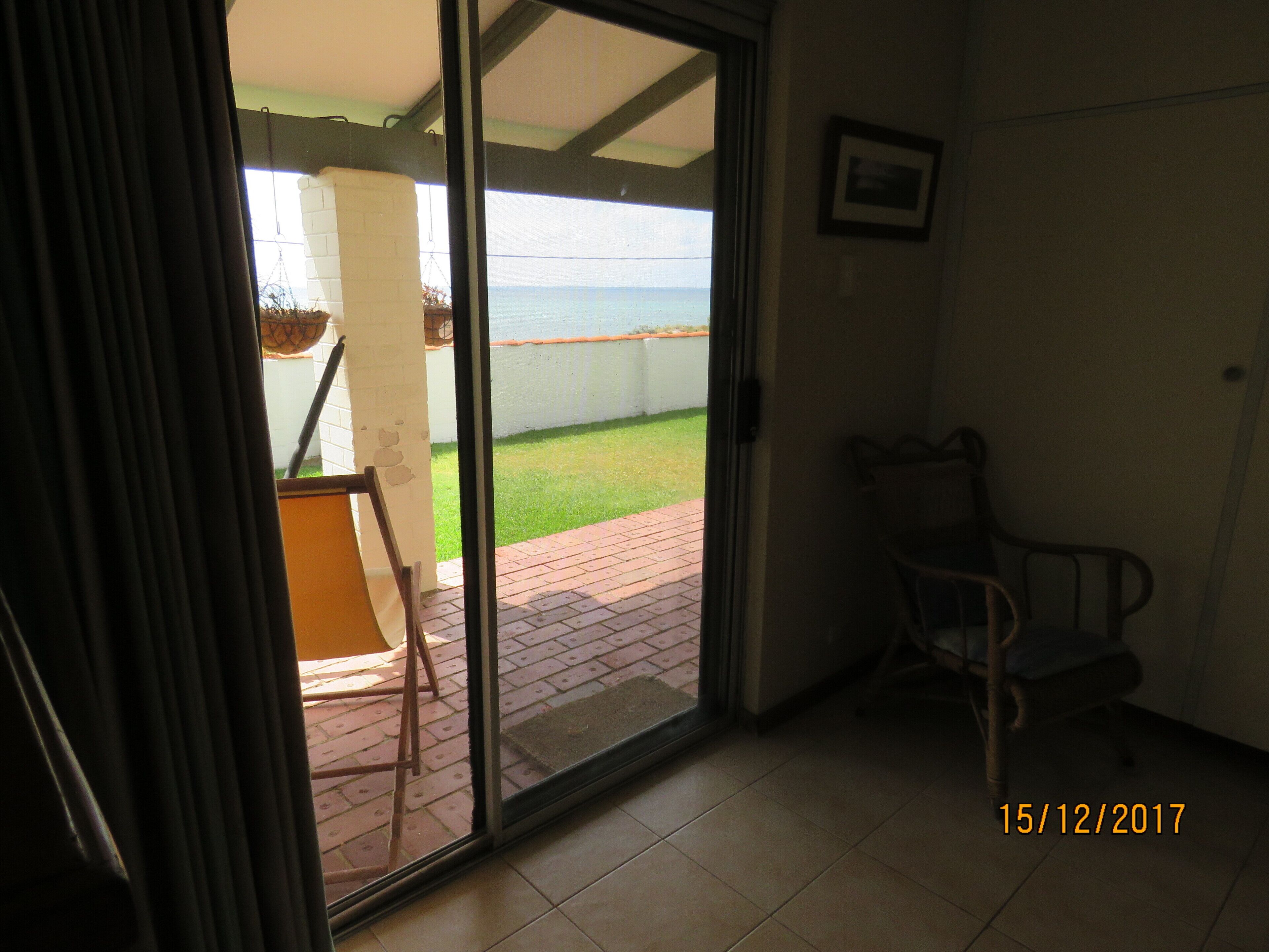 Beachfront Holiday House - Pet friendly Ocean Frontage — image 11
