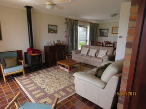Smart TV, fireplace, DVD player, books - Beachfront Holiday House - Pet friendly Ocean Frontage (Mandurah)