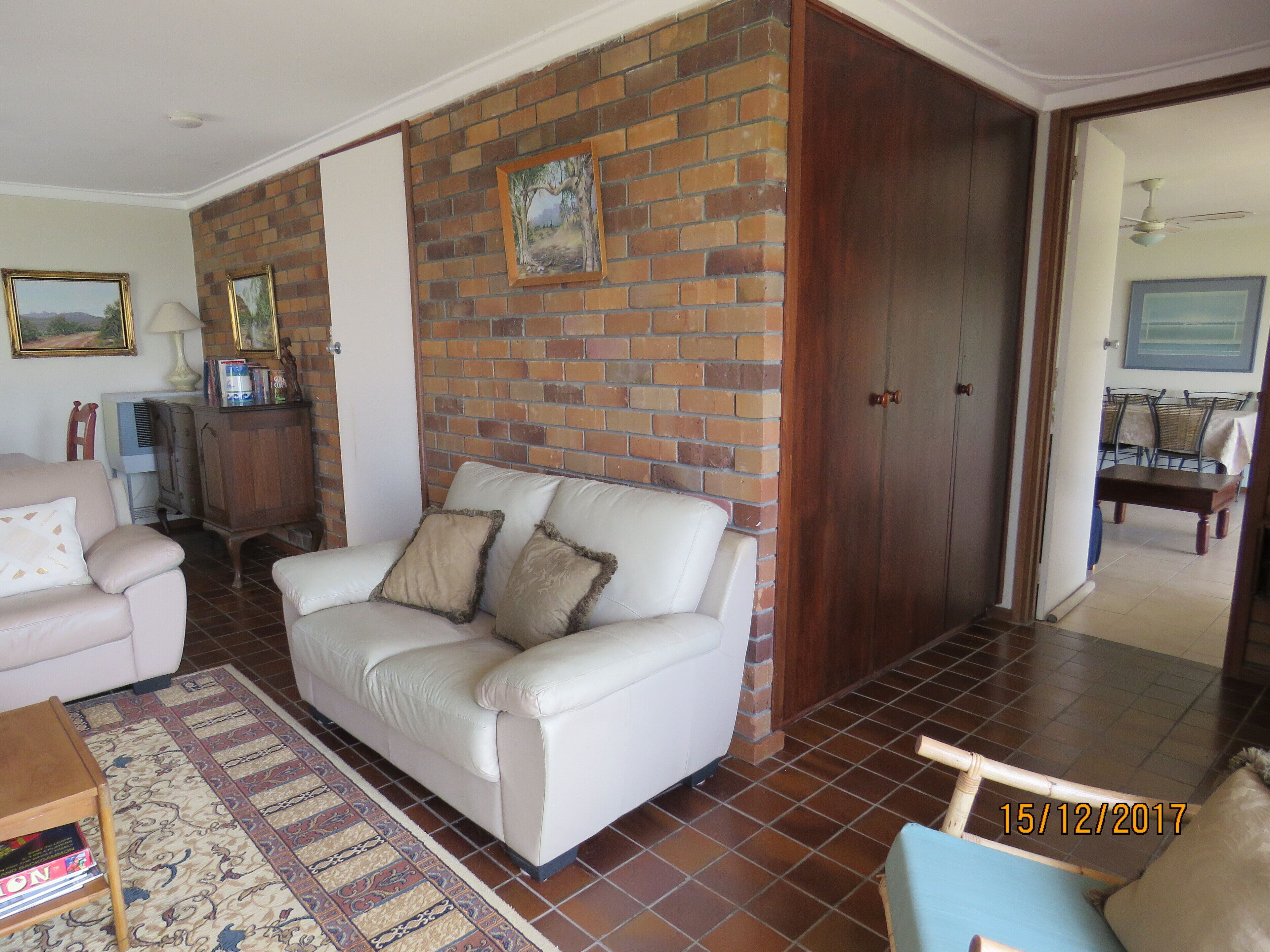 Beachfront Holiday House - Pet friendly Ocean Frontage — image 7